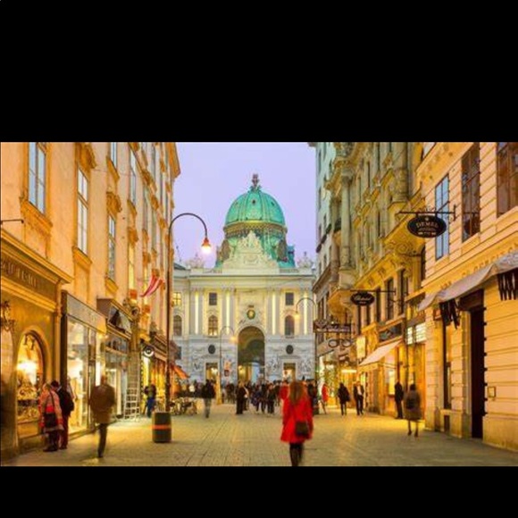 Meet your Posher, Happy K - Picture 3 of 3